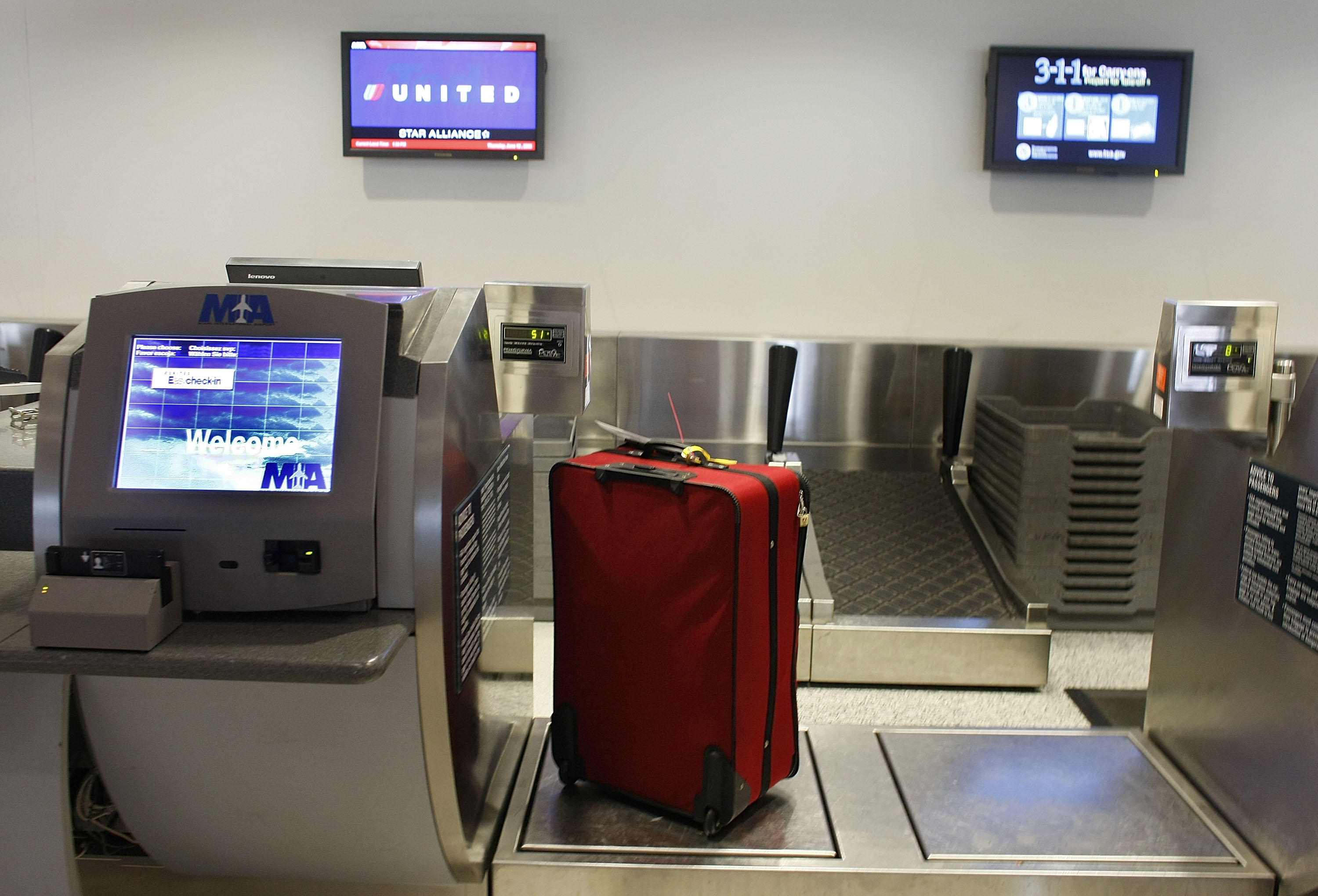 United Becomes Second Major Airline To Charge For First Checked Bag