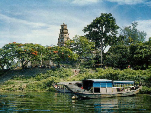 Xuôi dòng sông Hương khám phá vẻ đẹp xứ Huế