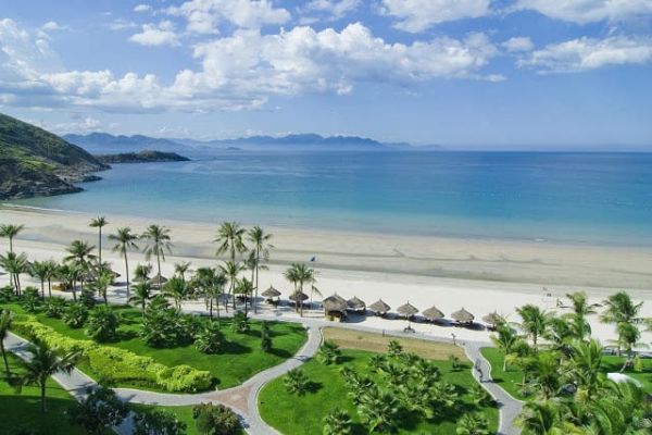 Bãi biển Nhật Lệ - Một trong 10 bãi biển đẹp nhất Việt Nam