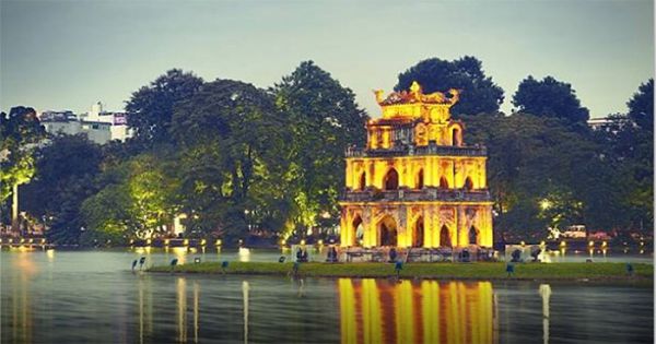 Vẻ đẹp cổ kính của Hồ Gươm - Biểu tượng của Thủ Đô Hà Nội