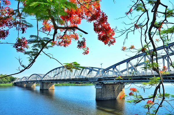 Sông Hương - Vẻ đẹp nên thơ của xứ Huế