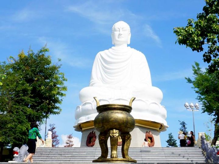 Chùa Long Sơn với pho tượng phật lớn nhất Việt Nam