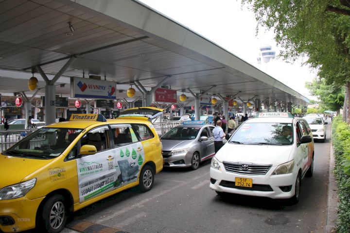 Taxi phương tiện di chuyển phổ biến được nhiều du khách sử dụng